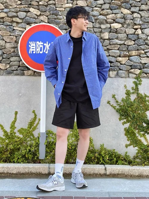 ［11］ブルーと黒でショートパンツを大人顔に