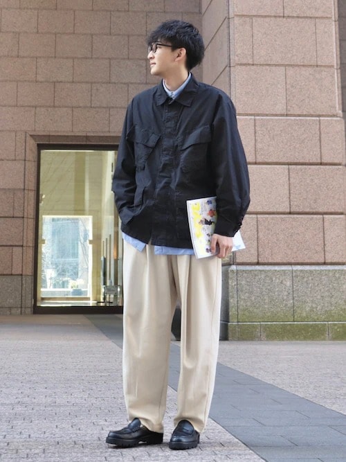 ［3］シャツジャケットでキレイめカジュアルに