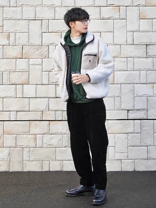 ［7］白いフリースで大人のカジュアルコーデに