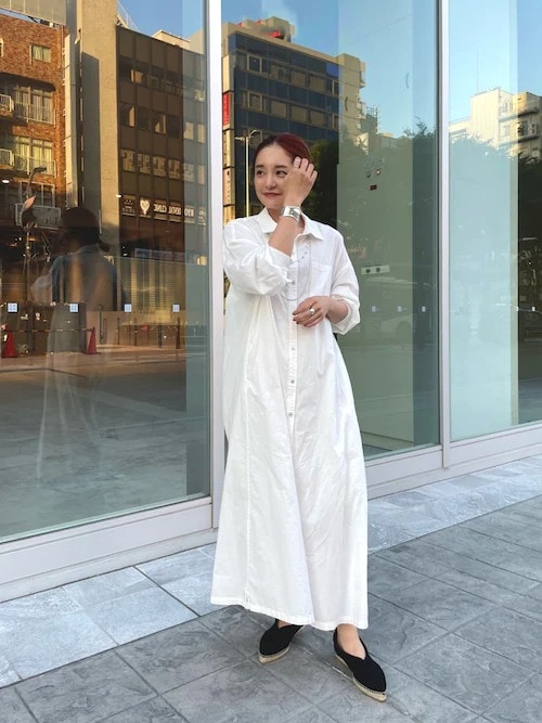 ［9］白のシャツワンピースで潔さを纏う