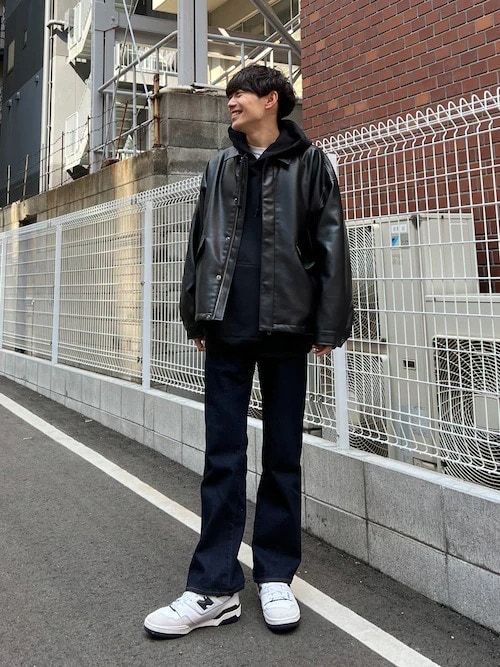 ［1］シンプルコーデはアウターでスパイスを