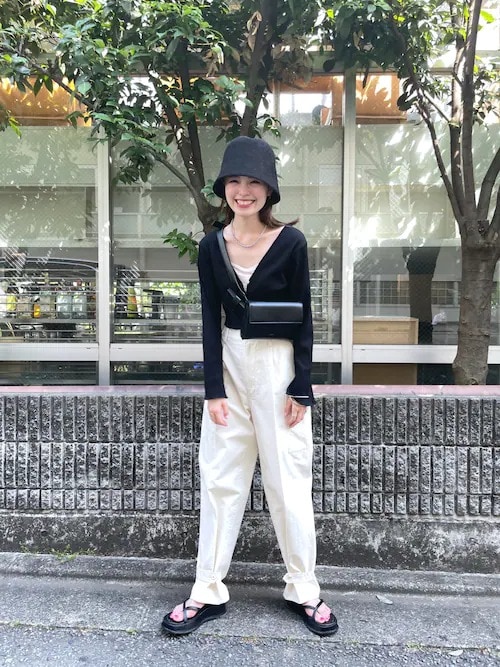 ［10］クロップドカーディガンで旬顔に
