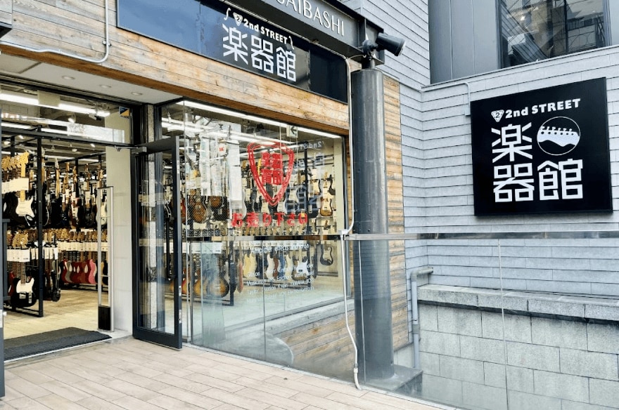 セカスト楽器アメリカ村店の外観