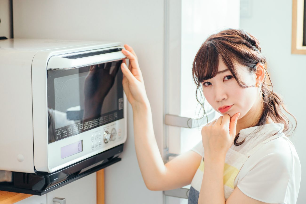 電子レンジから変な音がするのはなぜ?異音の原因と対処法について把握しておこう | 2nd STYLE