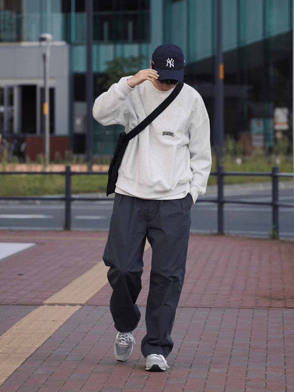 人気の「996」でシンプルコーデを格上げ
