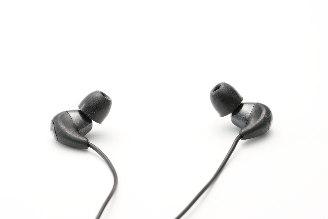 カナル型イヤホンとは？インナーイヤー型との違いについて