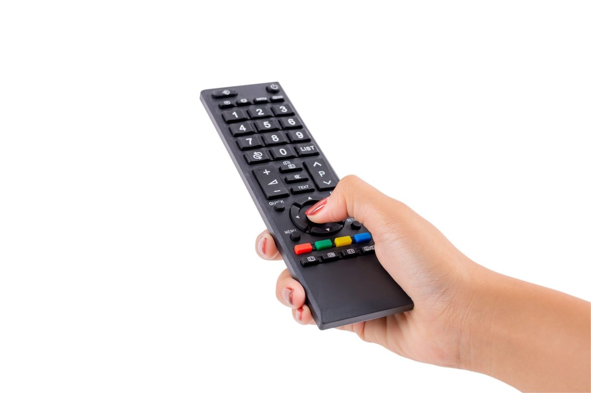 テレビのリモコンが効かない際の原因は?原因や対処法を把握しておけば