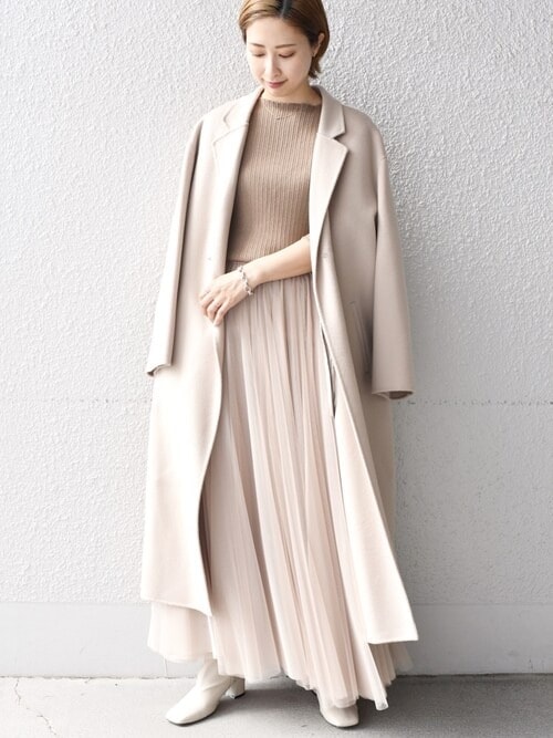 ［ベージュ］アイテム次第で甘さは品に変わる