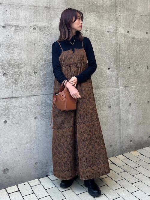 定番のキャミワンピースは柄で勝負