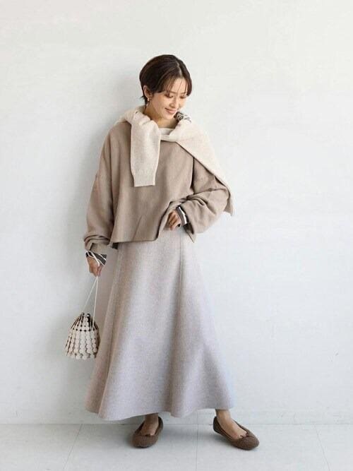 ベージュで秋冬ムードを盛り上げる