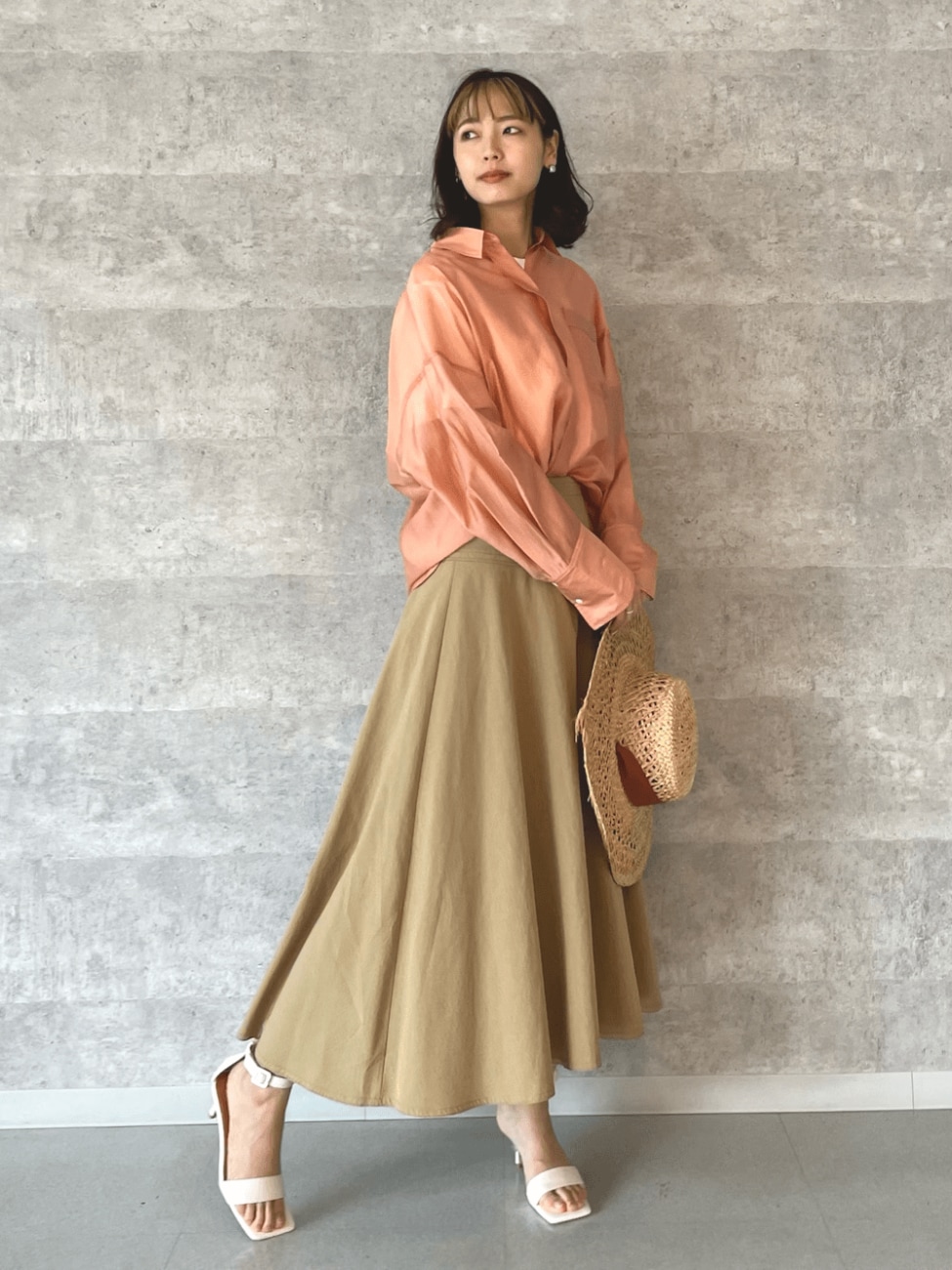 シアーシャツ×フレアスカート
