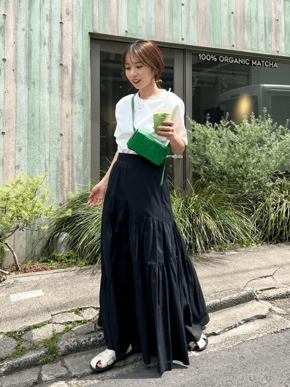 白Tシャツ×ティアードスカート