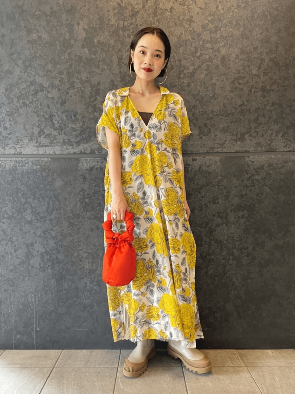 花柄ワンピース×チェルシーブーツ