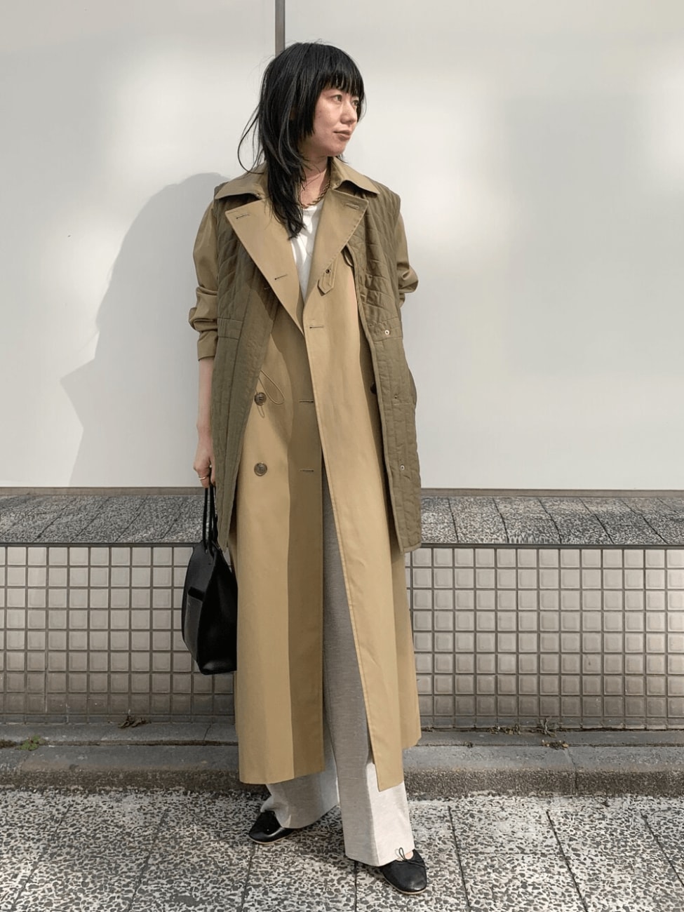 朝晩はしっかり防寒できるアウターが必須