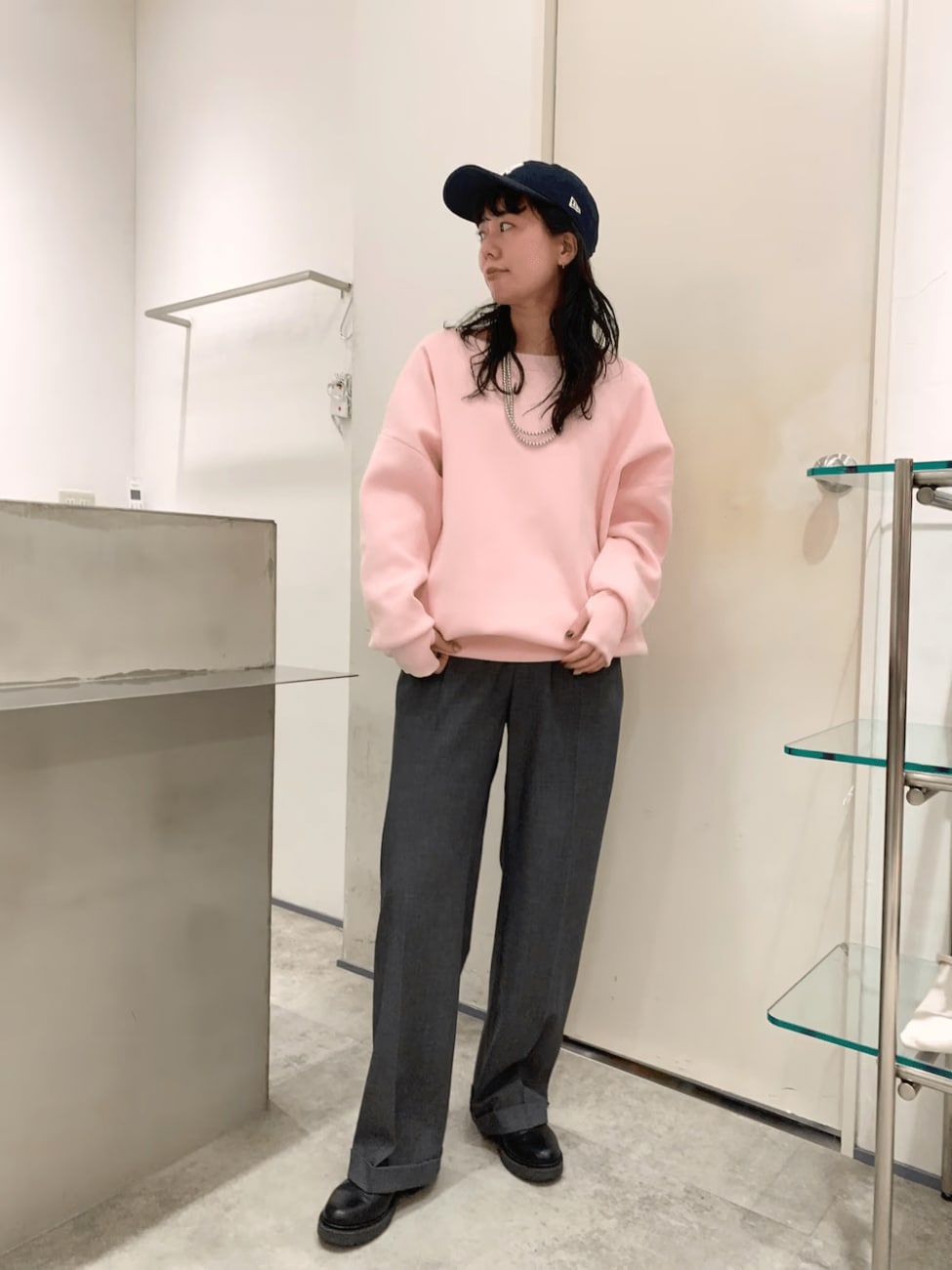 日中はスウェットやニット一枚で快適