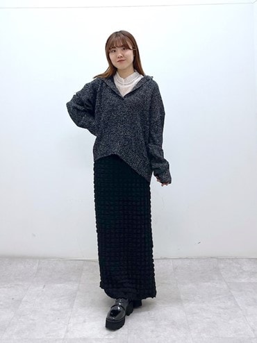 ニットをシックに着こなすモノトーンコーデ