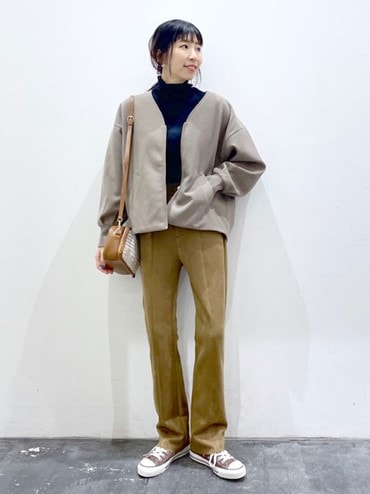 ブラウンとネイビーを合わせた秋コーデ