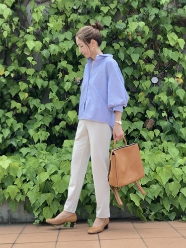 小物を取り入れた大人の日常コーデ