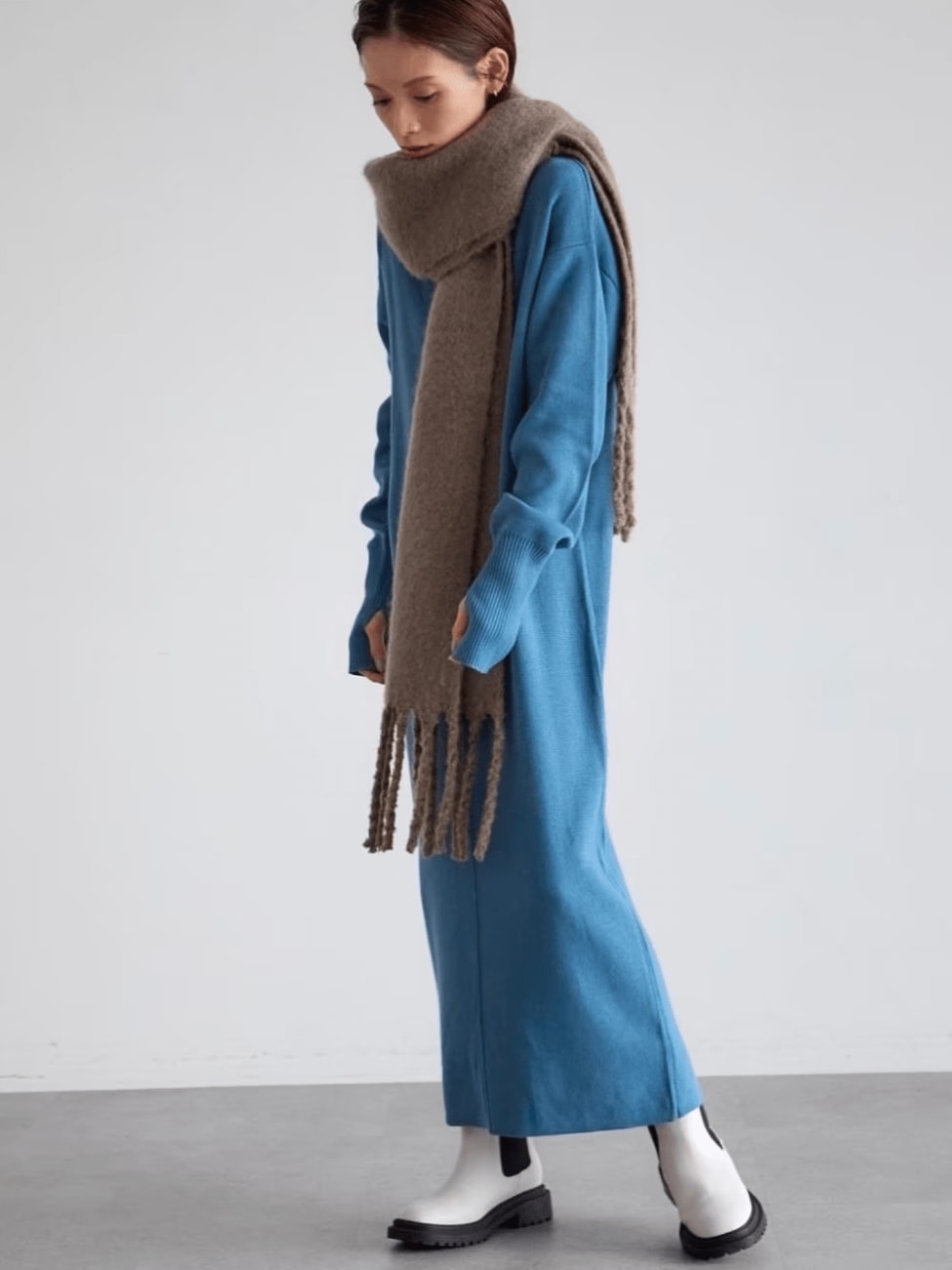 秋にぴったり。アウター無しで楽しむマフラーコーデ