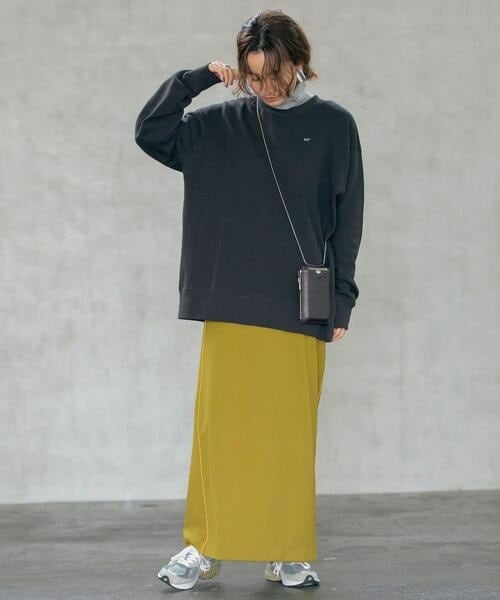 1. スウェットの色選びで迷ったら、定番の白や黒を選ぶ