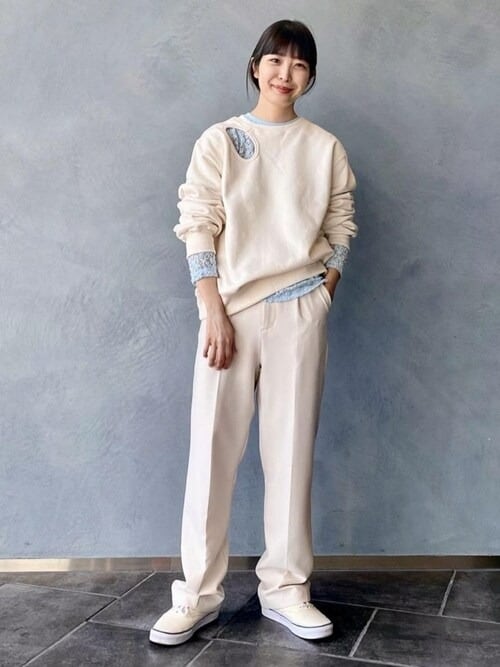 白|レディーススウェットコーデ