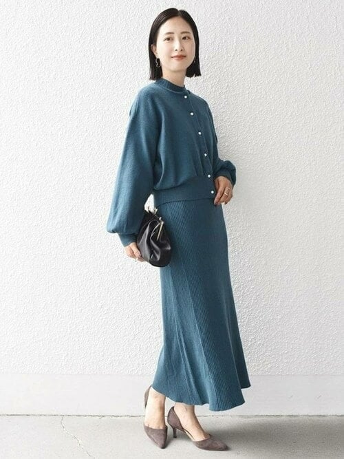 ［3］ニットワンピースを上品に着こなす