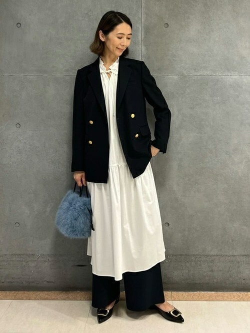 ［3］ジャケット×ニットパンツコーデは40代・50代にも好適