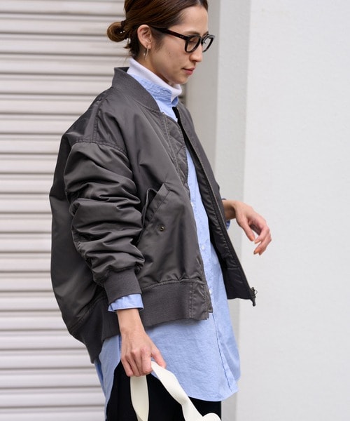 ロングシャツとアウターの合わせ方も意識する