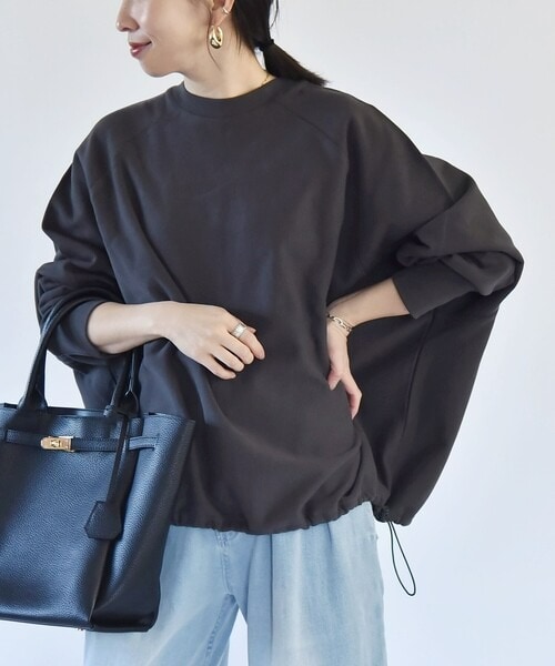 肩幅の広い方に似合う服は「ビッグシルエット」など