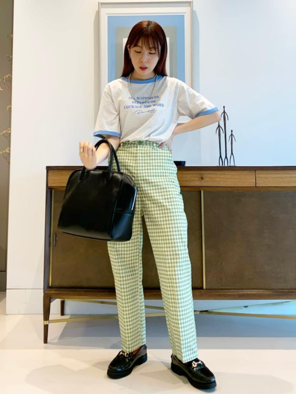 ギンガムチェックの［パンツ］でレトロな夏コーデを演出