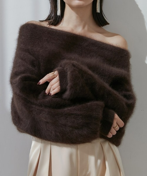 肩幅の広い方に似合わない服は「オフショルダー」など