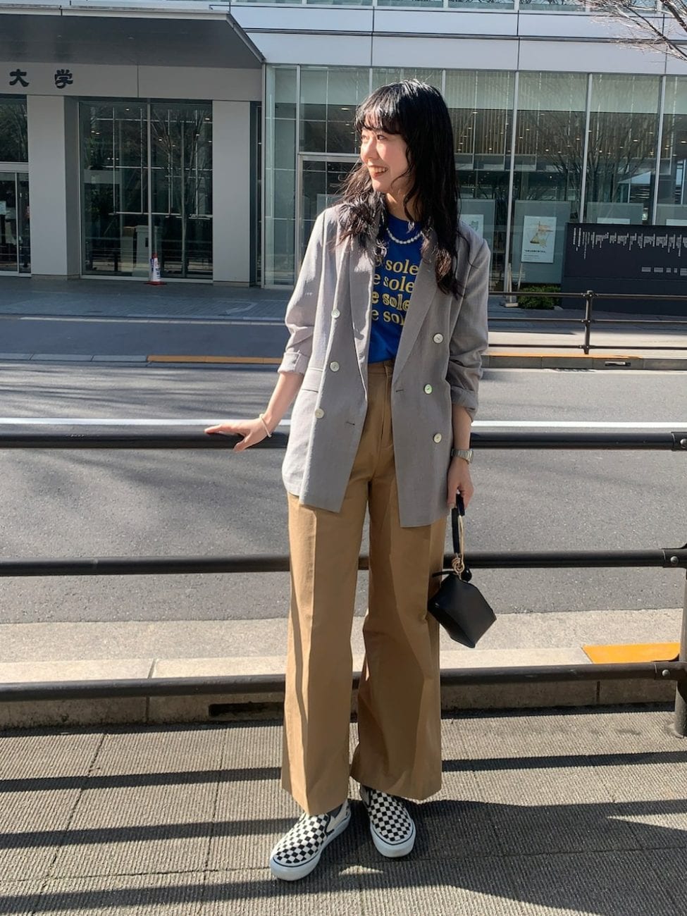 ［1］ジャケパンをスタイルをポップな柄で外す