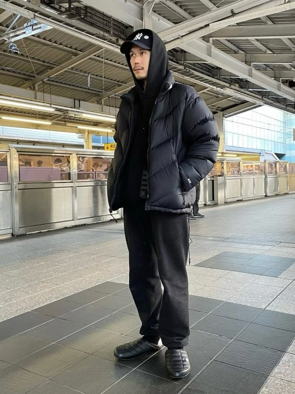 ［6］ダウン仕様のスリッポンで寒い冬も暖かく快適に