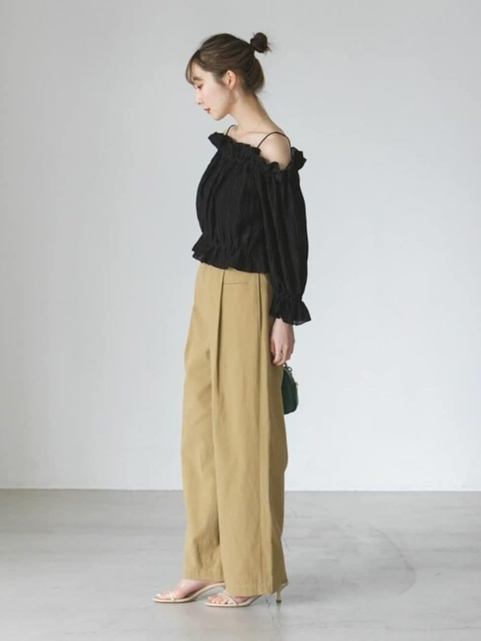 ベージュのワイドパンツ最旬コーデ！春夏・秋冬別に厳選【レディース  