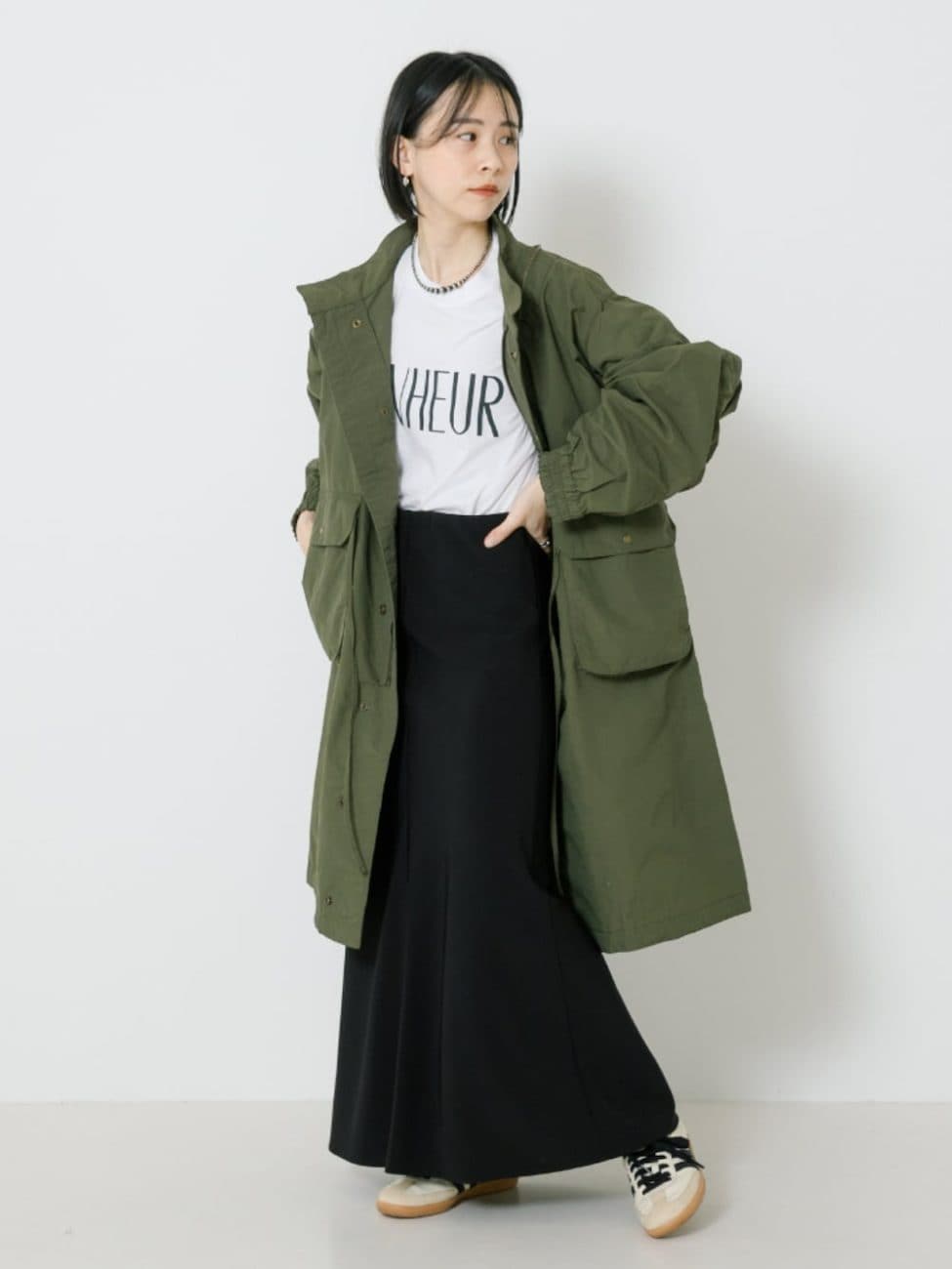 オリーブ色の［コート］コーデ