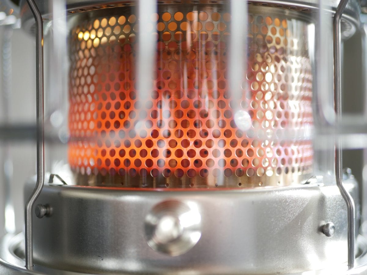 ストーブの掃除を自分で行う方法とは？業者に依頼する分解掃除も解説