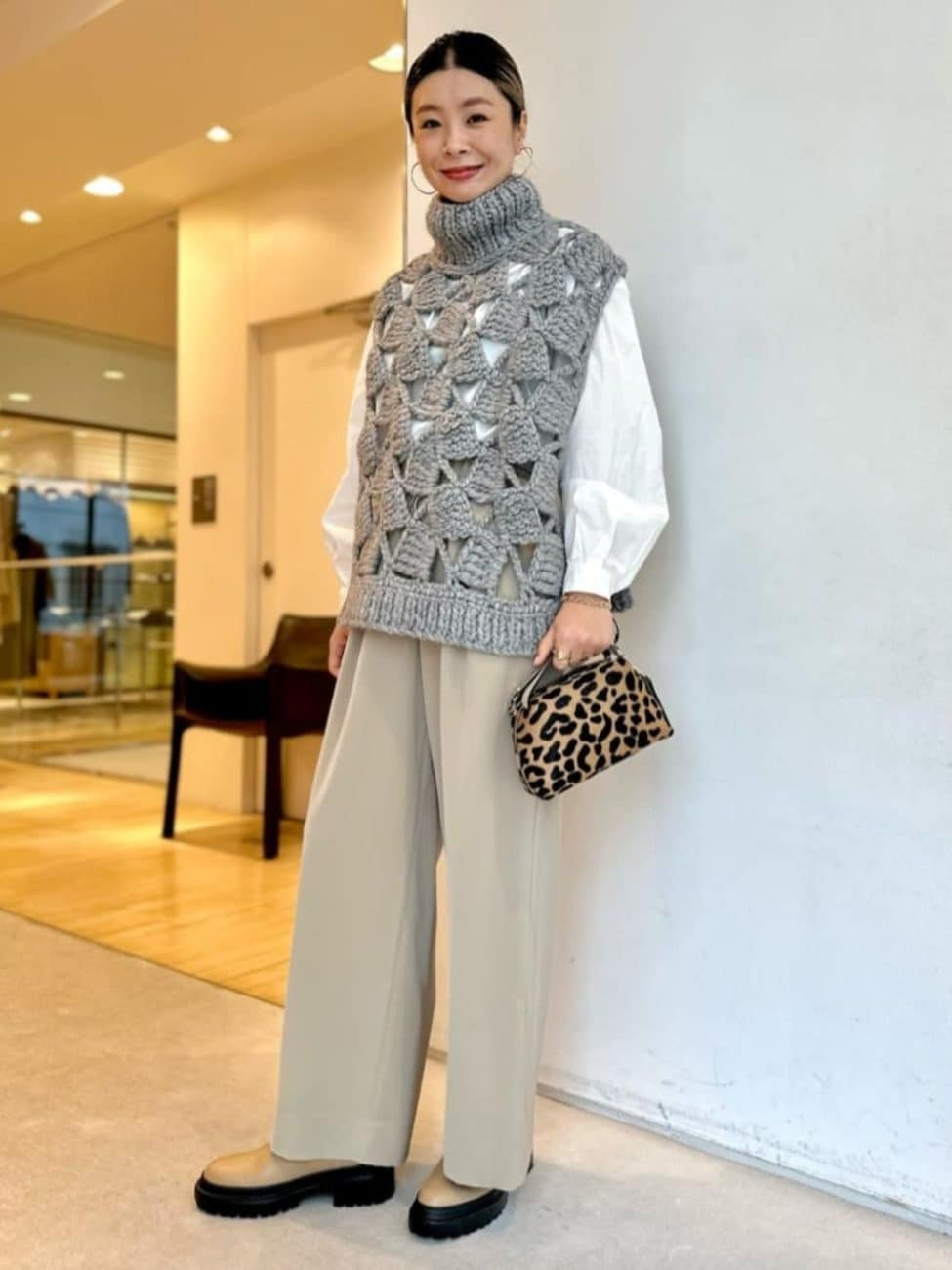 ［ベージュ］のサイドゴアブーツコーデ