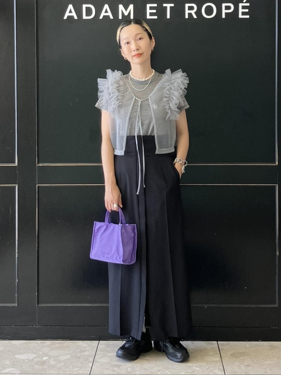 ロングスカート×〈黒〉スニーカーコーデ