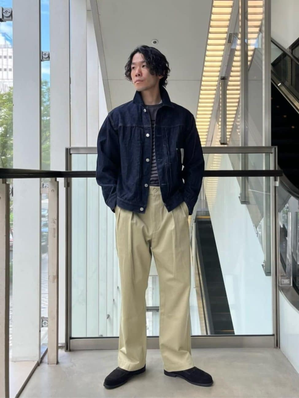 〈濃色〉のジージャンコーデ