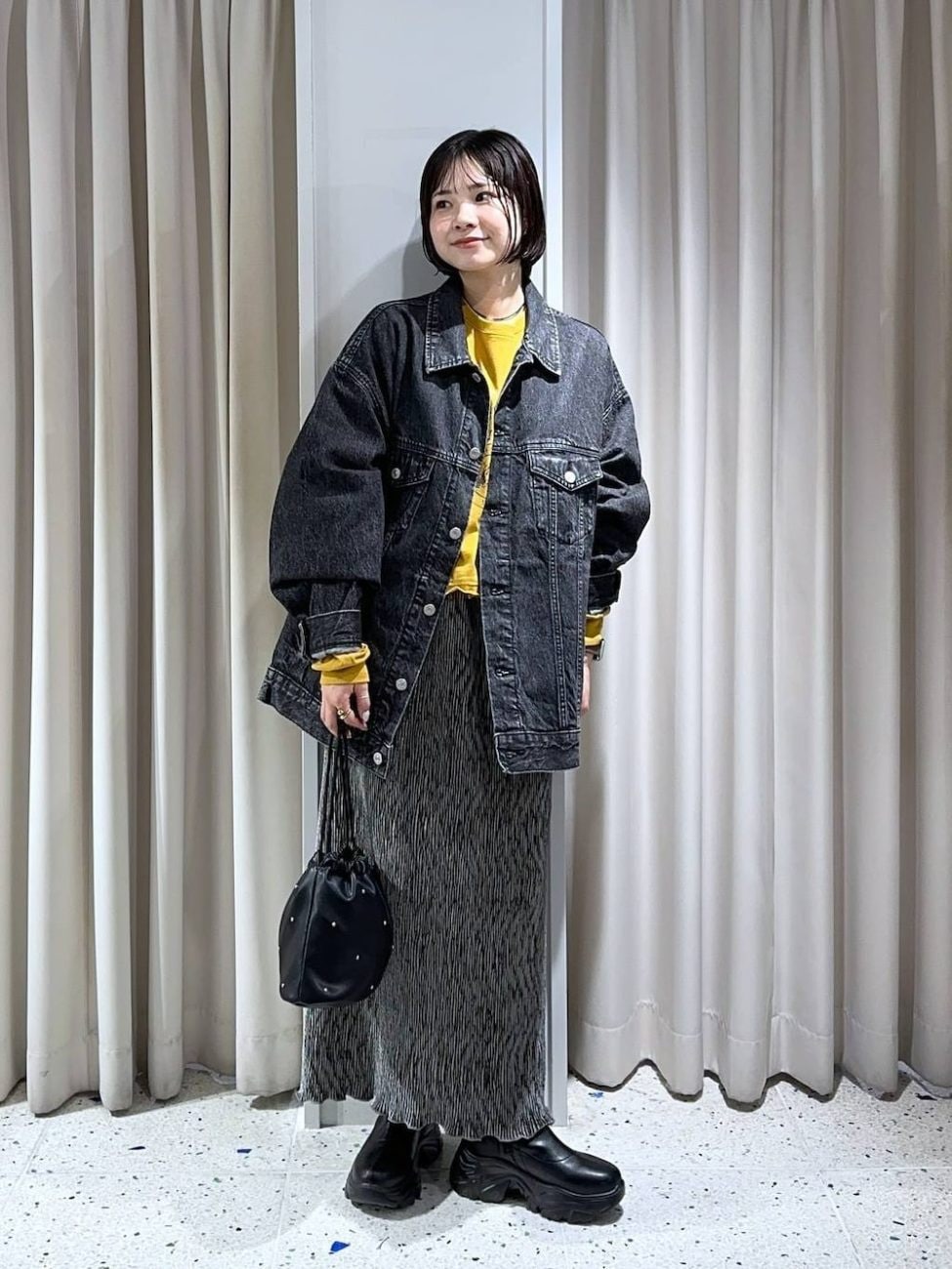 〈黒〉のジージャンコーデ