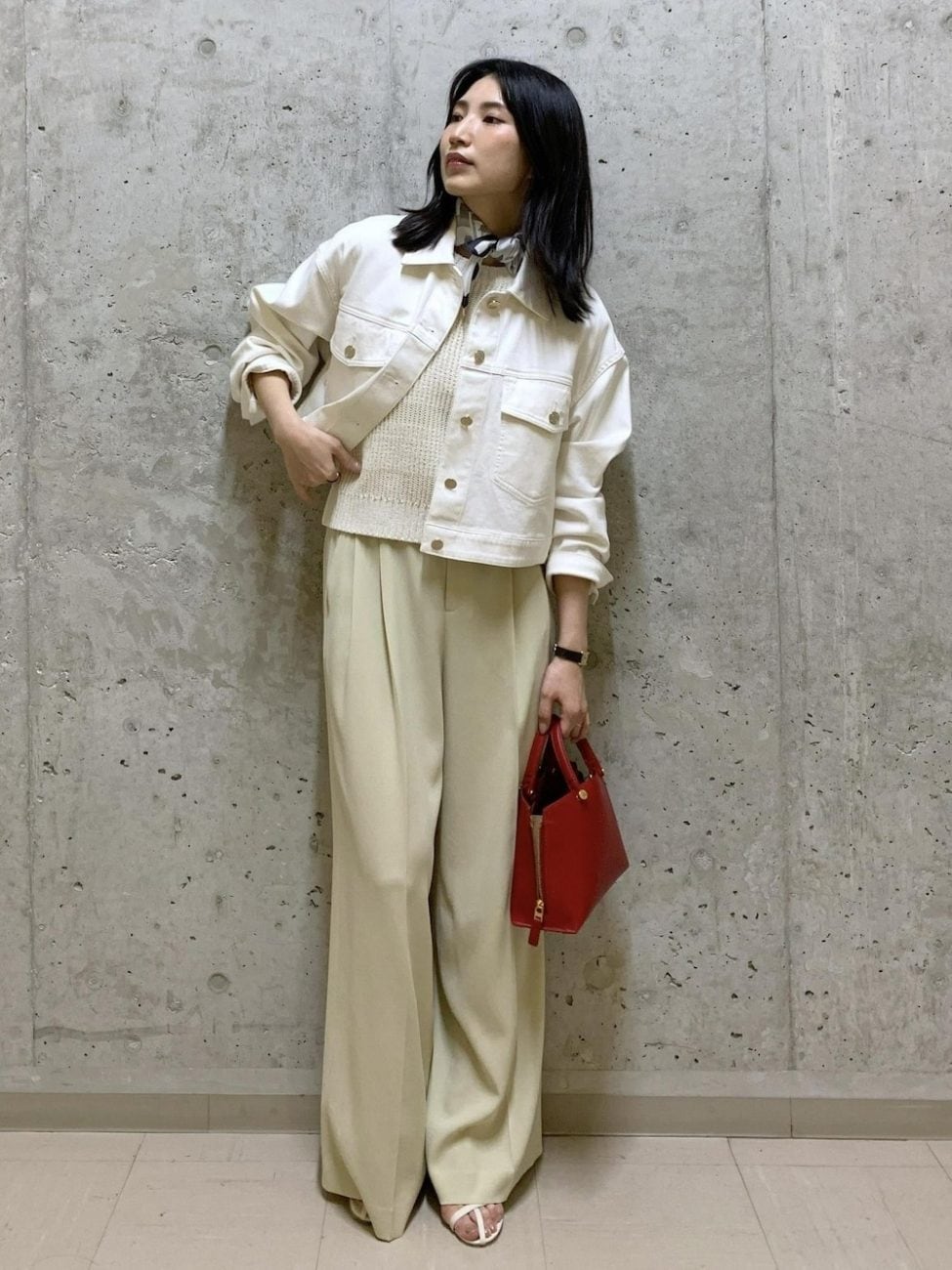 〈白〉のジージャンコーデ