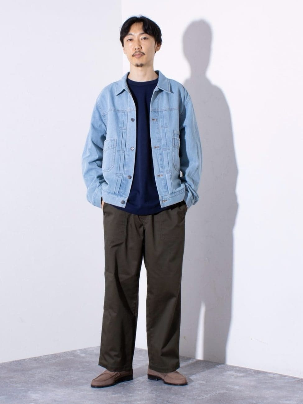 〈淡色〉のジージャンコーデ