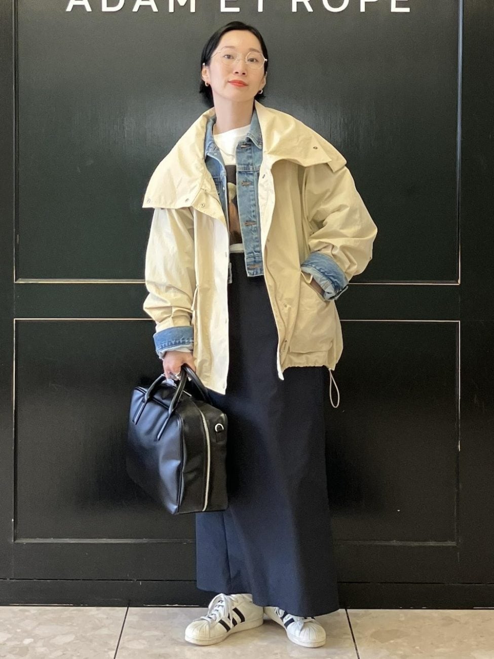 ▼ブルゾンとレイヤードして春らしさを演出