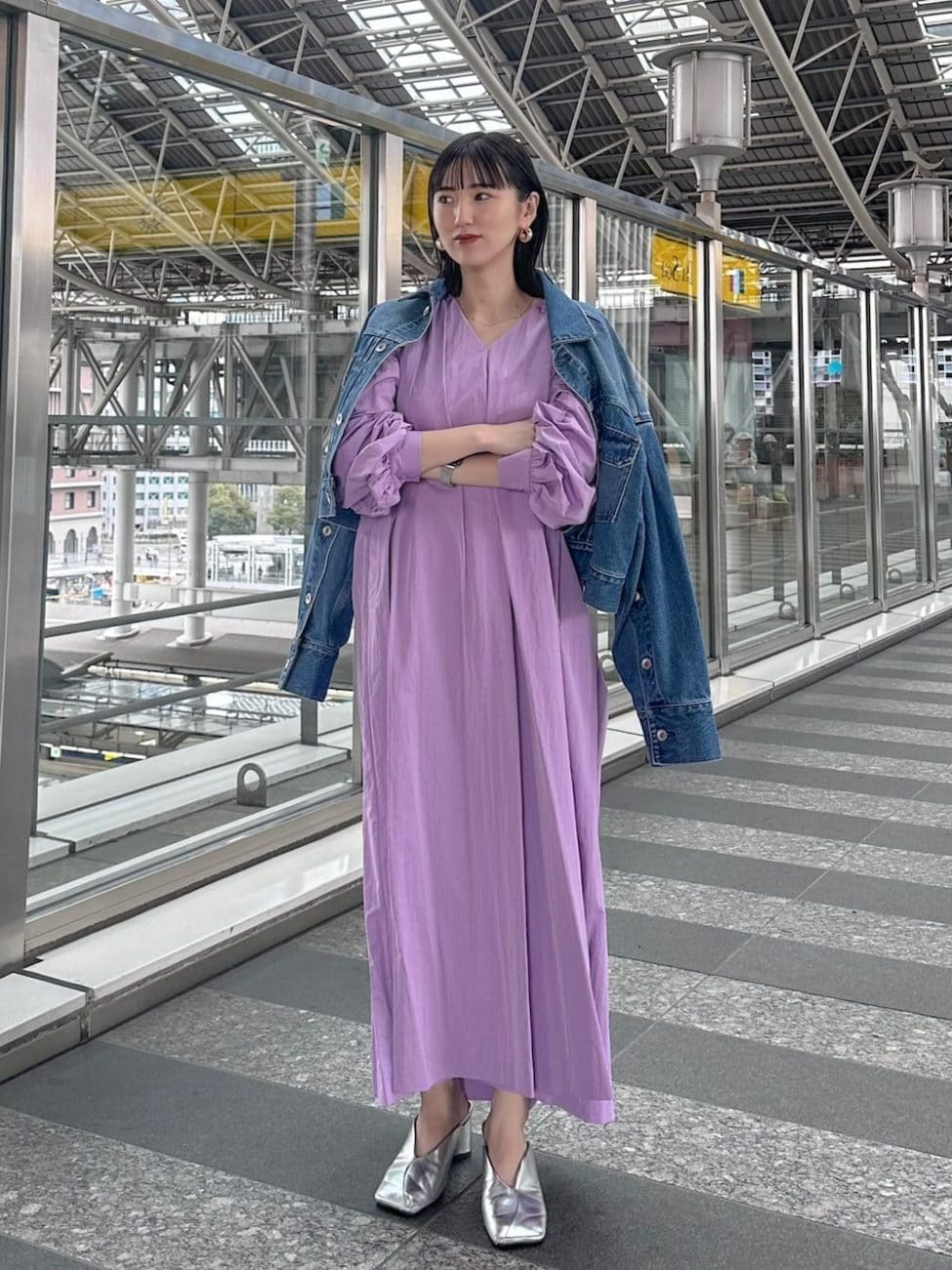 ▼ジージャンを羽織ってワンピースコーデを格上げ