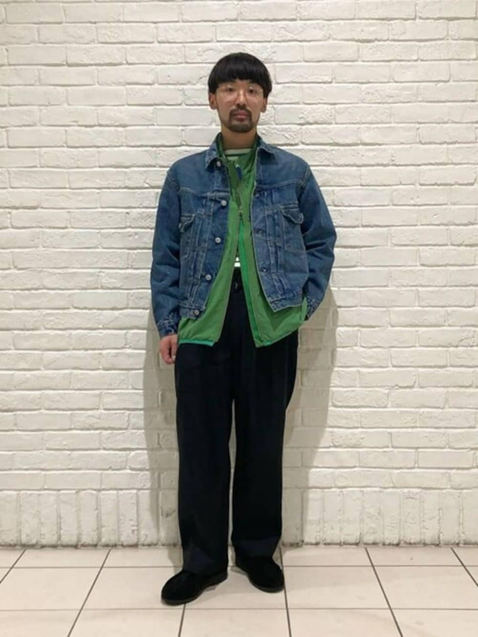 ▼カラーアイテムでコーデの洗練度を高める