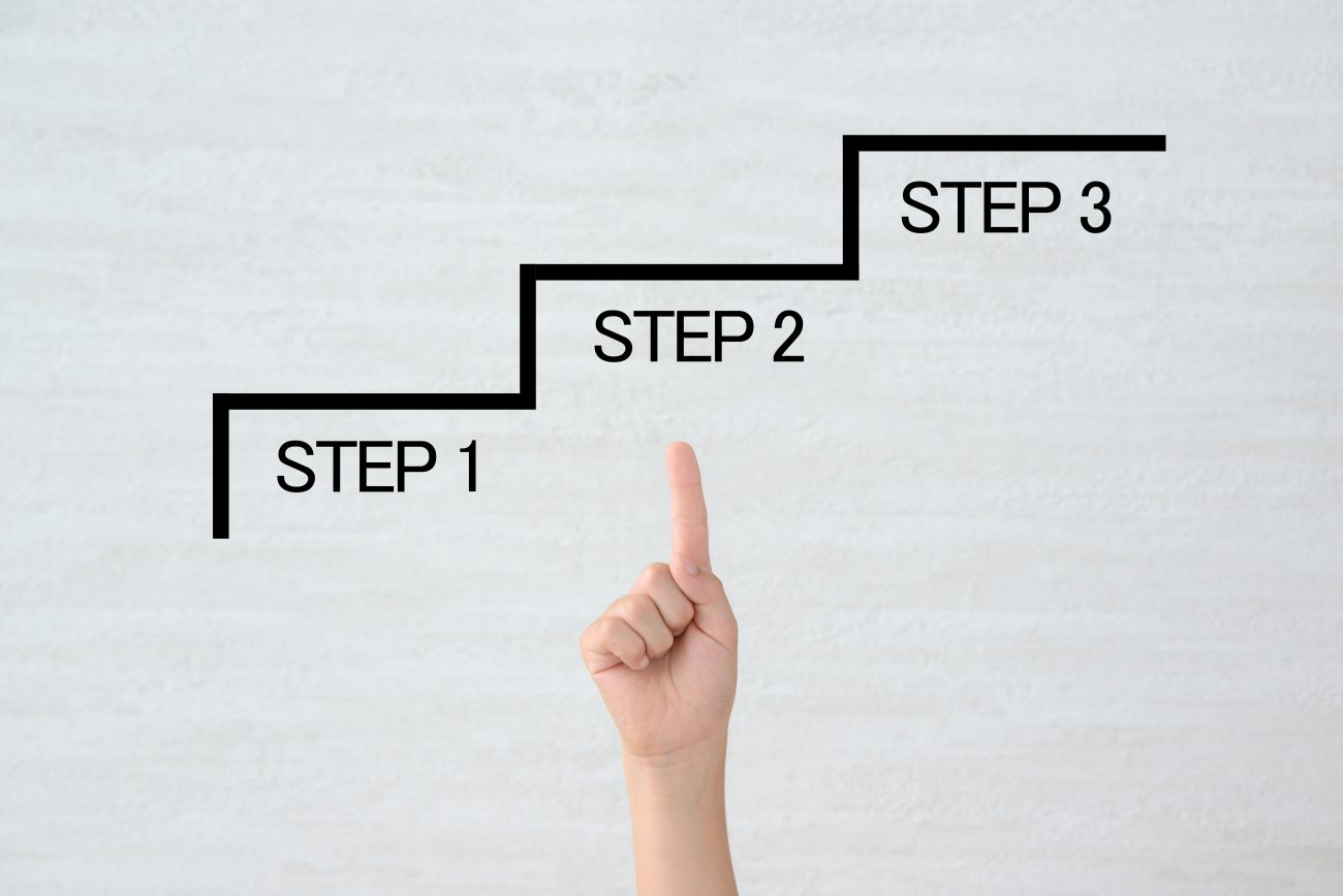 洗濯機の排水ホースの外し方とは?引っ越しや掃除の注意点を紹介