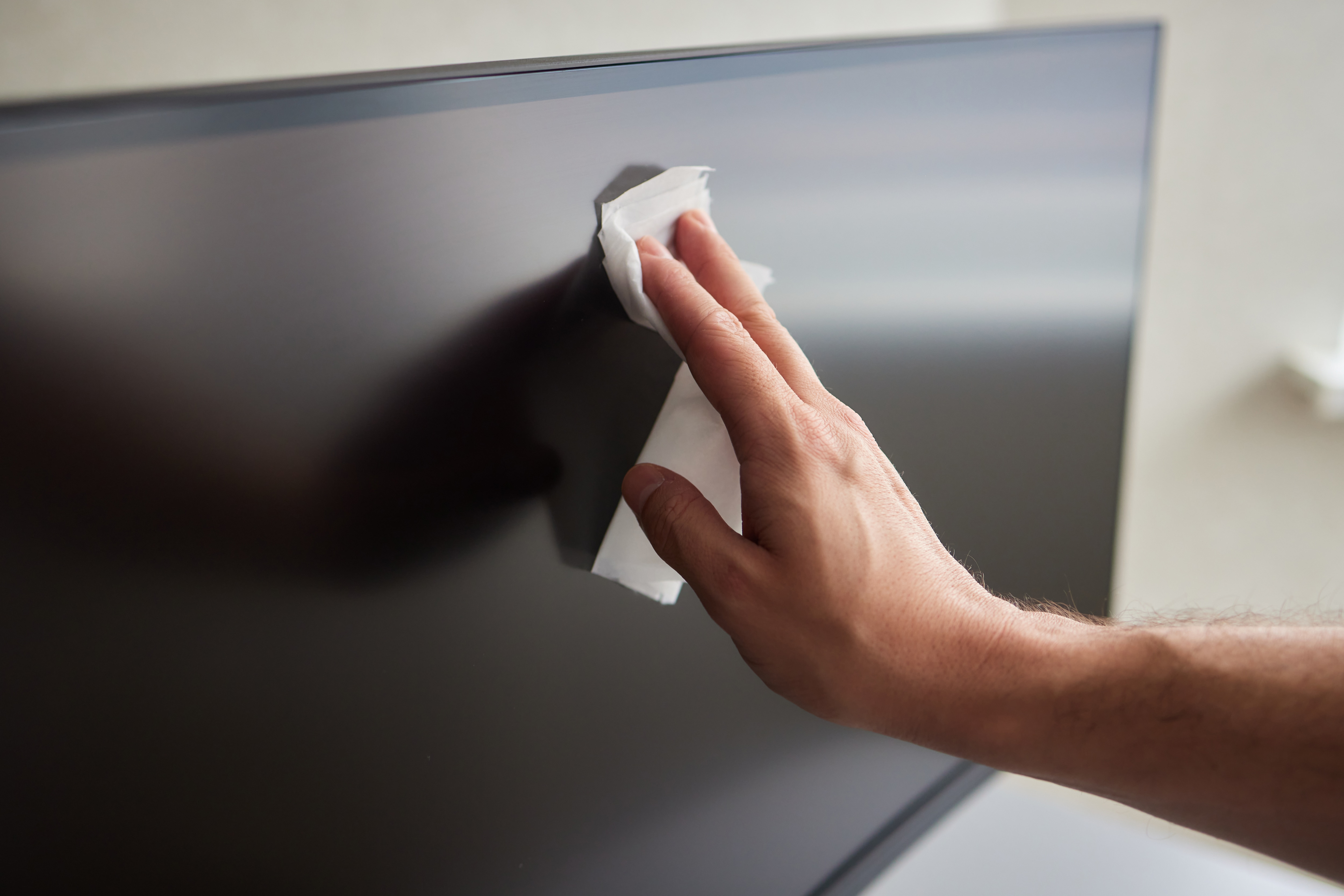 テレビ画面の掃除はどうやる？手垢や油汚れのおすすめの落とし方 | 2nd 