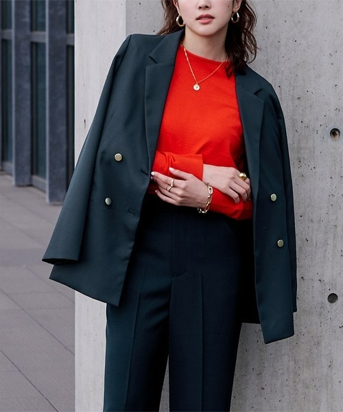 大人顔に仕上がる〈テーラードジャケット〉