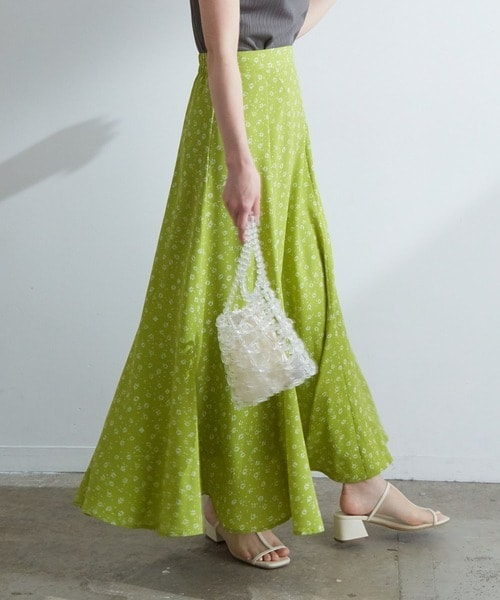 どんな装いもレディに着地する〈ロングスカート〉