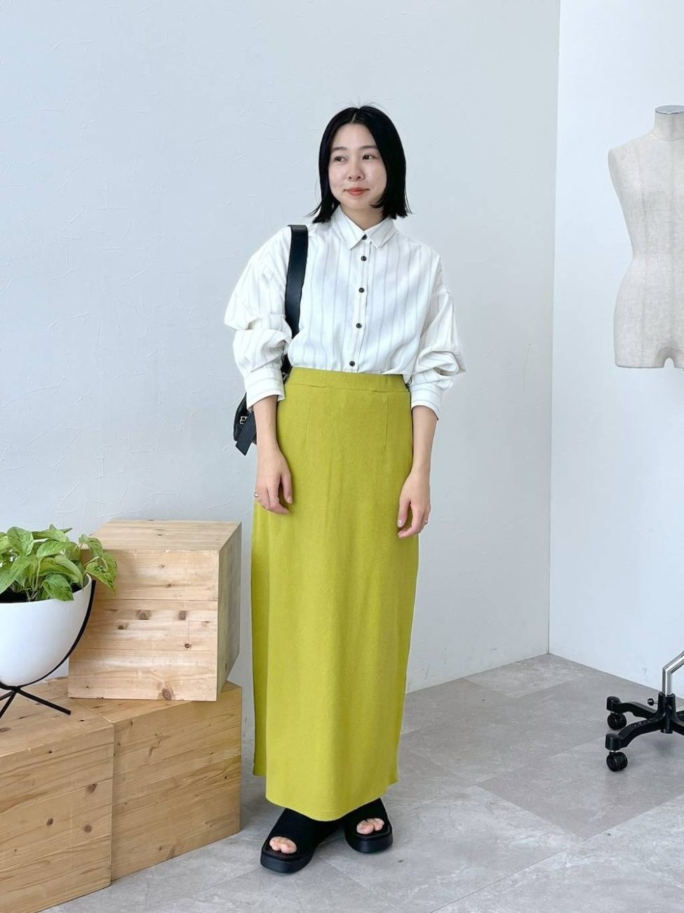 ナロースカートですっきりシルエットをつくる